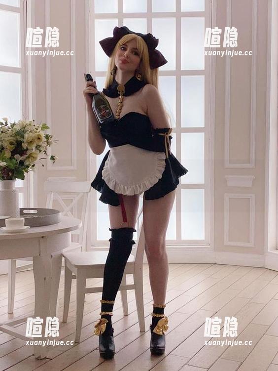 Alina Becker的丝袜与图册：有些东西，你知道但不敢说